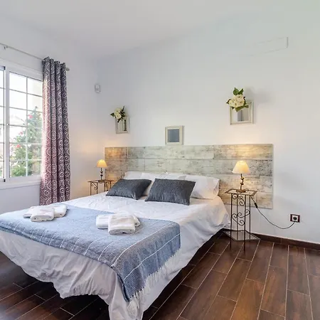 Samperez Piscina Jardin 5 12 Personas בית נופש *