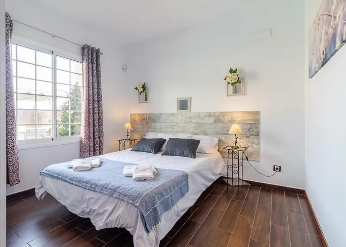 Samperez Piscina Jardin 5 12 Personas Prázdninový dům *