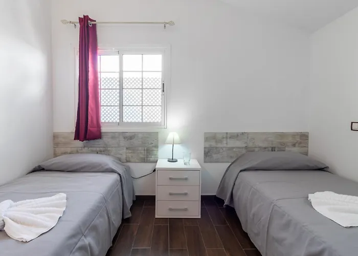 Samperez Piscina Jardin 5 12 Personas * 라스팔마스